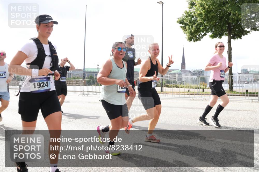 29.06.2025 - hella hamburg halbmarathon Lena Gebhardt http://msf.ph/oto/8238412 29.06.2025 10:45:16 Lombardsbrücke 1024, 1273, 1629, 1685, 1713, 1798, 1924, 2007, 2216, 2217, 2657, 2664, 2779, 2973, 3160, 3164, 3357, 3377, 3570, 3879, 3993, 4099, 4102, 4186, 4224, 4275, 4306, 4337, 4504, 4820, 4851, 5099, 5108, 5190, 5339, 5636, 5949, 6150, 6509, 6763, 6788, 6841, 6888, 6911, 6922, 6980, 7283, 7530, 7541, 7699, 7859, 7912, 8582, 8594, 8605, 8762, 8907, 9036, 9620, 10030, 10182, 10225, 10562, 10566, 10668, 10707, 11314, 12198, 12332, 12334, 12394, 13039, 13261 meine-sportfotos.de