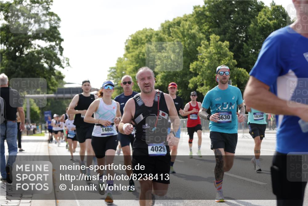 29.06.2025 - hella hamburg halbmarathon Jannik Wohlers http://msf.ph/oto/8238413 29.06.2025 09:53:54 Lombardsbrücke 1119, 1171, 1342, 1399, 1413, 1424, 1476, 1892, 2020, 2098, 2188, 2842, 2889, 3477, 3785, 4029, 4183, 4185, 4270, 5020, 6630, 6831, 7297, 8576, 8698, 8743, 8928, 9463, 9815, 10529, 11773, 11848, 12159, 12203, 12413, 12549, 12679, 12706, 12724, 12747, 13123, 13348, 13707, 13746, 14541, 14804, 15001, 15333, 15422, 15573, 15825, 16314, 16316, 16627, 16893, 17229, 17332, 17451, 17710, 18380, 18499, 18509, 18815, 19137 meine-sportfotos.de