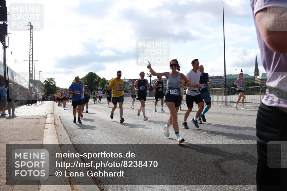 29.06.2025 - hella hamburg halbmarathon Lena Gebhardt http://msf.ph/oto/8238470 29.06.2025 09:56:19 Lombardsbrücke 1061, 1216, 1257, 1267, 1452, 1499, 1502, 1507, 1592, 1628, 1689, 1877, 2058, 2082, 2083, 2250, 2260, 2504, 2771, 2818, 2864, 2953, 2996, 3060, 3256, 3296, 3543, 4065, 4077, 4346, 4557, 4711, 4833, 5116, 5482, 5600, 5607, 5978, 6115, 6134, 6168, 6286, 6511, 6512, 7056, 7100, 7178, 7224, 7332, 7383, 7583, 7943, 8335, 8361, 8514, 8968, 8989, 8996, 9246, 9537, 10596 meine-sportfotos.de