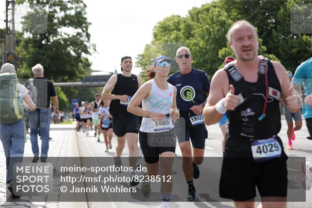 29.06.2025 - hella hamburg halbmarathon Jannik Wohlers http://msf.ph/oto/8238512 29.06.2025 09:53:55 Lombardsbrücke 1119, 1171, 1342, 1399, 1424, 1476, 1892, 2020, 2098, 2188, 2842, 2889, 3477, 3785, 4029, 4183, 4185, 4270, 5020, 6630, 6831, 7297, 7709, 8576, 8698, 8743, 9463, 9815, 10237, 10529, 11773, 11848, 12159, 12203, 12413, 12549, 12679, 12706, 12724, 12747, 12776, 13123, 13348, 13707, 13746, 14541, 14804, 15001, 15333, 15422, 15573, 15825, 15981, 16314, 16316, 16627, 16893, 17229, 17332, 17451, 17710, 17905, 18380, 18499, 18509, 18815, 19038, 19051, 19137 meine-sportfotos.de
