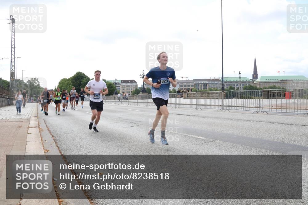 29.06.2025 - hella hamburg halbmarathon Lena Gebhardt http://msf.ph/oto/8238518 29.06.2025 10:09:38 Lombardsbrücke 1052, 1456, 1483, 1513, 1823, 2978, 4592, 4859, 5806, 5885, 6674, 7058, 7187, 8090, 8685, 9150, 9297, 9306, 9781, 9988, 10194, 12156, 12255, 12509, 12862, 13210, 13660, 13739, 14736, 15697, 16191, 16455, 16688, 16918, 17630, 17899, 18076, 18440, 18726, 18727, 19166, 19242 meine-sportfotos.de
