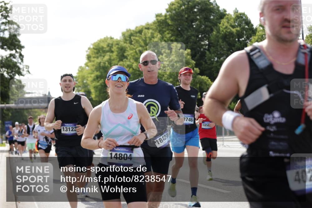 29.06.2025 - hella hamburg halbmarathon Jannik Wohlers http://msf.ph/oto/8238547 29.06.2025 09:53:55 Lombardsbrücke 1119, 1171, 1342, 1399, 1424, 1476, 1892, 2020, 2098, 2188, 2842, 2889, 3477, 3785, 4029, 4183, 4185, 4270, 5020, 6630, 6831, 7297, 7709, 8576, 8698, 8743, 9463, 9815, 10237, 10529, 11773, 11848, 12159, 12203, 12413, 12549, 12679, 12706, 12724, 12747, 12776, 13123, 13348, 13707, 13746, 14541, 14804, 15001, 15333, 15422, 15573, 15825, 15981, 16314, 16316, 16627, 16893, 17229, 17332, 17451, 17710, 17905, 18380, 18499, 18509, 18815, 19038, 19051, 19137 meine-sportfotos.de