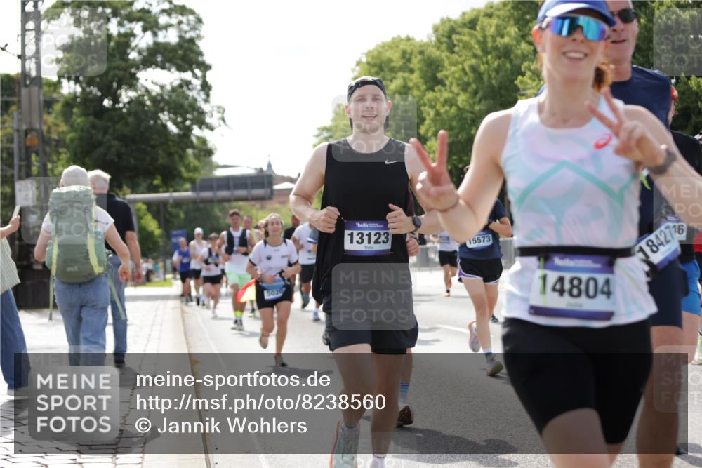 29.06.2025 - hella hamburg halbmarathon Jannik Wohlers http://msf.ph/oto/8238560 29.06.2025 09:53:55 Lombardsbrücke 1119, 1171, 1342, 1399, 1424, 1476, 1892, 2020, 2098, 2188, 2842, 2889, 3477, 3785, 4029, 4183, 4185, 4270, 5020, 6630, 6831, 7297, 7709, 8576, 8698, 8743, 9463, 9815, 10237, 10529, 11773, 11848, 12159, 12203, 12413, 12549, 12679, 12706, 12724, 12747, 12776, 13123, 13348, 13707, 13746, 14541, 14804, 15001, 15333, 15422, 15573, 15825, 15981, 16314, 16316, 16627, 16893, 17229, 17332, 17451, 17710, 17905, 18380, 18499, 18509, 18815, 19038, 19051, 19137 meine-sportfotos.de
