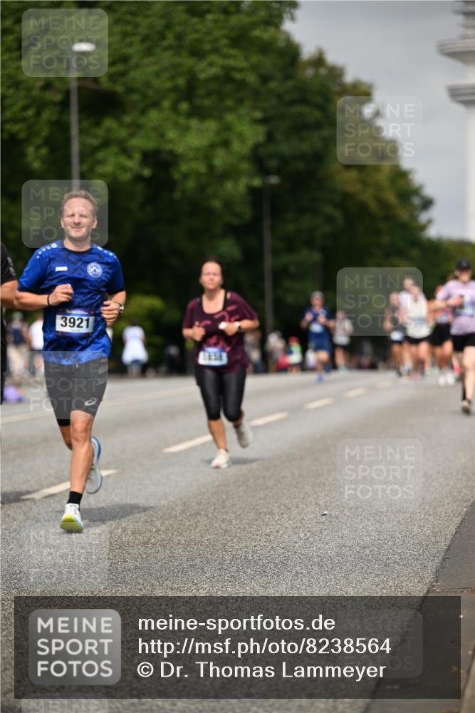 29.06.2025 - hella hamburg halbmarathon Dr. Thomas Lammeyer http://msf.ph/oto/8238564 29.06.2025 10:13:52 Kennedybrücke 1573, 1838, 3921, 5511, 7042, 7187, 7333, 7636, 8090, 8219, 8890, 9366, 9434, 9674, 9781, 9816, 10036, 10943, 11027, 11180 meine-sportfotos.de