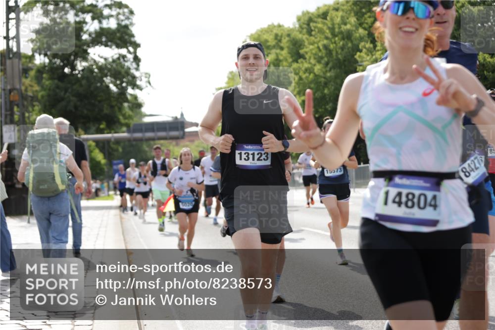 29.06.2025 - hella hamburg halbmarathon Jannik Wohlers http://msf.ph/oto/8238573 29.06.2025 09:53:56 Lombardsbrücke 1119, 1171, 1342, 1399, 1424, 1892, 2020, 2098, 2188, 2842, 2889, 3477, 3562, 3785, 4029, 4183, 4185, 4270, 5020, 6630, 6831, 7297, 7709, 8576, 8698, 8743, 9463, 9815, 10237, 10529, 11773, 11848, 12159, 12203, 12413, 12549, 12706, 12724, 12747, 12776, 13123, 13348, 13707, 13746, 14541, 14804, 15001, 15333, 15422, 15573, 15825, 15981, 16314, 16316, 16626, 16627, 16893, 17229, 17332, 17710, 17905, 18380, 18499, 18509, 18815, 19038, 19051, 19137 meine-sportfotos.de