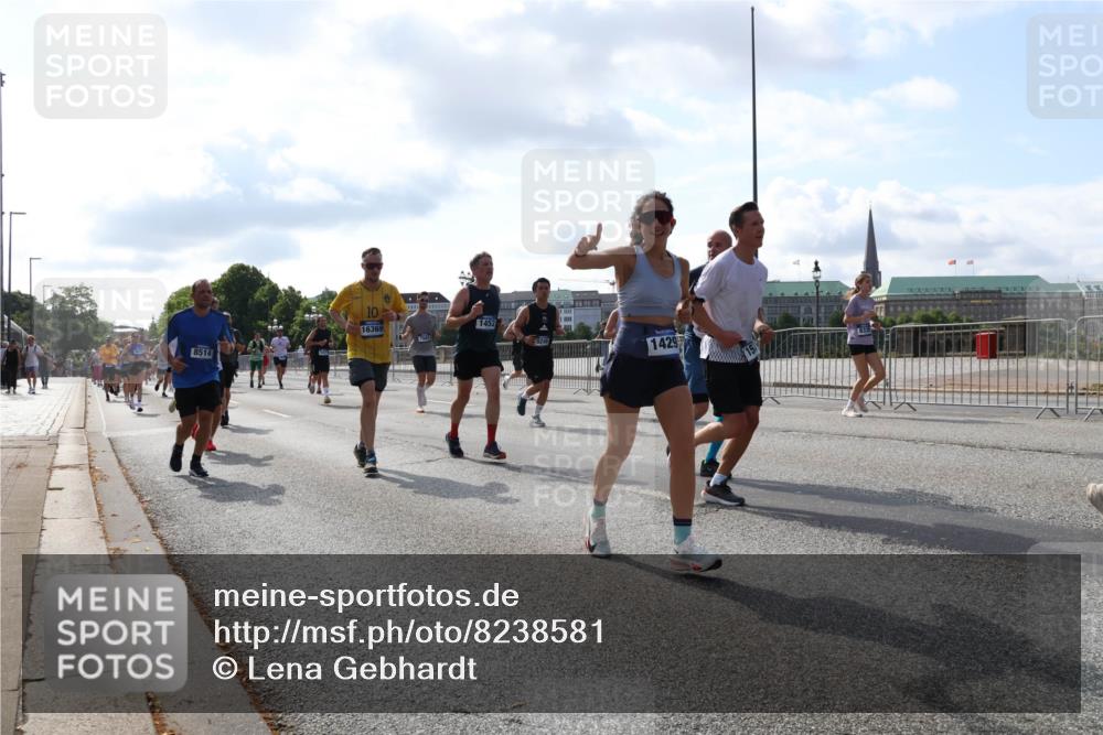 29.06.2025 - hella hamburg halbmarathon Lena Gebhardt http://msf.ph/oto/8238581 29.06.2025 09:56:19 Lombardsbrücke 1061, 1216, 1257, 1267, 1452, 1499, 1502, 1507, 1592, 1628, 1689, 1877, 2058, 2082, 2083, 2250, 2260, 2504, 2771, 2818, 2864, 2953, 2996, 3060, 3256, 3296, 3543, 4065, 4077, 4346, 4557, 4711, 4833, 5116, 5482, 5600, 5607, 5978, 6115, 6134, 6168, 6286, 6511, 6512, 7056, 7100, 7178, 7224, 7332, 7383, 7583, 7943, 8335, 8361, 8514, 8968, 8989, 8996, 9246, 9537, 10596 meine-sportfotos.de