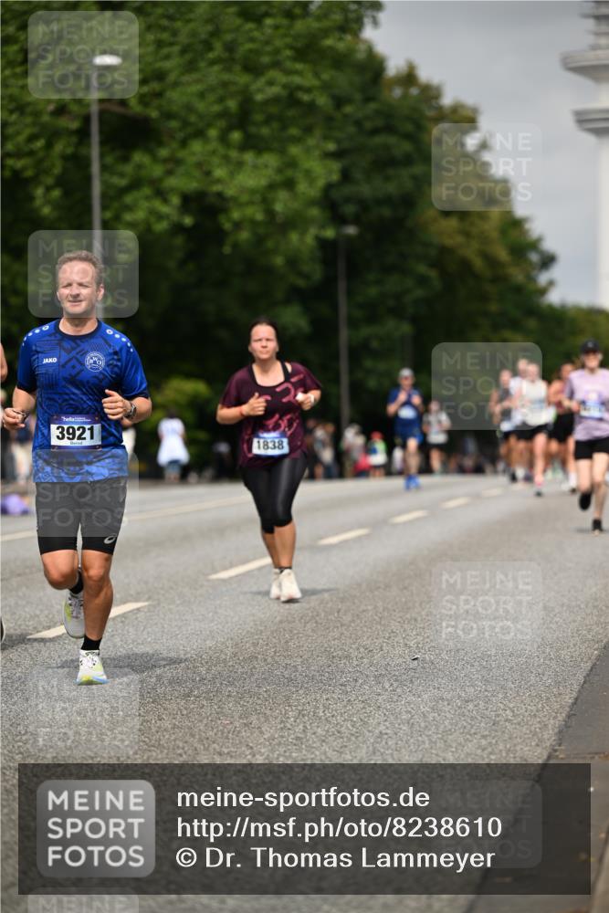 29.06.2025 - hella hamburg halbmarathon Dr. Thomas Lammeyer http://msf.ph/oto/8238610 29.06.2025 10:13:52 Kennedybrücke 1573, 1838, 3921, 5511, 7042, 7187, 7333, 7636, 8090, 8219, 8890, 9366, 9434, 9674, 9781, 9816, 10036, 10943, 11027, 11180 meine-sportfotos.de
