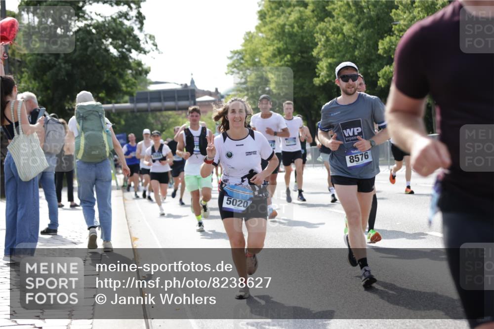 29.06.2025 - hella hamburg halbmarathon Jannik Wohlers http://msf.ph/oto/8238627 29.06.2025 09:53:57 Lombardsbrücke 1171, 1342, 1399, 1892, 2020, 2098, 2188, 2842, 2889, 3477, 3562, 3785, 4017, 4029, 4183, 4185, 4270, 5020, 6266, 6630, 6831, 7297, 7709, 8576, 8698, 8743, 9463, 9815, 10057, 10237, 10529, 11773, 12159, 12203, 12413, 12549, 12747, 12776, 13123, 13348, 13398, 13707, 13746, 14804, 15001, 15333, 15422, 15573, 15825, 15981, 16314, 16316, 16626, 16627, 16893, 17229, 17332, 17710, 17905, 18380, 18499, 18509, 18815, 19038, 19051, 19137 meine-sportfotos.de
