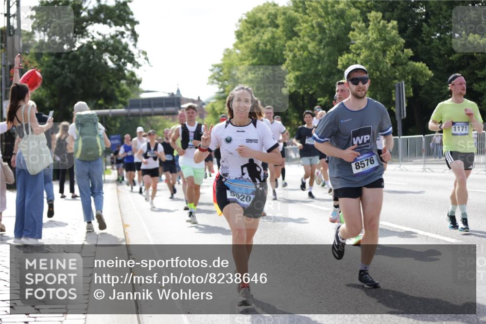 29.06.2025 - hella hamburg halbmarathon Jannik Wohlers http://msf.ph/oto/8238646 29.06.2025 09:53:58 Lombardsbrücke 1171, 1342, 1399, 1549, 2020, 2098, 2188, 2842, 2889, 3477, 3562, 3785, 4017, 4029, 4270, 4816, 5020, 6266, 6630, 7297, 7709, 8576, 8698, 8743, 9463, 9815, 10057, 10237, 10529, 11773, 12159, 12413, 12549, 12747, 12776, 13123, 13348, 13398, 13707, 13746, 14804, 15001, 15333, 15422, 15573, 15825, 15981, 16314, 16316, 16626, 16627, 17229, 17332, 17461, 17710, 17905, 18380, 18509, 18815, 19038, 19051, 19137 meine-sportfotos.de