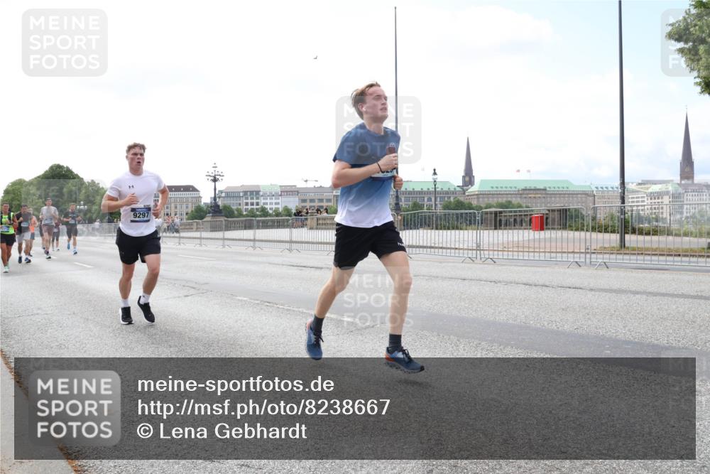 29.06.2025 - hella hamburg halbmarathon Lena Gebhardt http://msf.ph/oto/8238667 29.06.2025 10:09:38 Lombardsbrücke 1052, 1456, 1483, 1513, 1823, 2978, 4592, 4859, 5806, 5885, 6674, 7058, 7187, 8090, 8685, 9150, 9297, 9306, 9781, 9988, 10194, 12156, 12255, 12509, 12862, 13210, 13660, 13739, 14736, 15697, 16191, 16455, 16688, 16918, 17630, 17899, 18076, 18440, 18726, 18727, 19166, 19242 meine-sportfotos.de