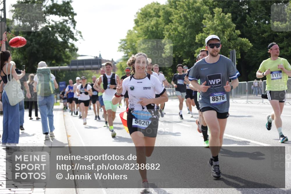 29.06.2025 - hella hamburg halbmarathon Jannik Wohlers http://msf.ph/oto/8238682 29.06.2025 09:53:58 Lombardsbrücke 1171, 1342, 1399, 1549, 2020, 2098, 2188, 2842, 2889, 3477, 3562, 3785, 4017, 4029, 4270, 4816, 5020, 6266, 6630, 7297, 7709, 8576, 8698, 8743, 9463, 9815, 10057, 10237, 10529, 11773, 12159, 12413, 12549, 12747, 12776, 13123, 13348, 13398, 13707, 13746, 14804, 15001, 15333, 15422, 15573, 15825, 15981, 16314, 16316, 16626, 16627, 17229, 17332, 17461, 17710, 17905, 18380, 18509, 18815, 19038, 19051, 19137 meine-sportfotos.de