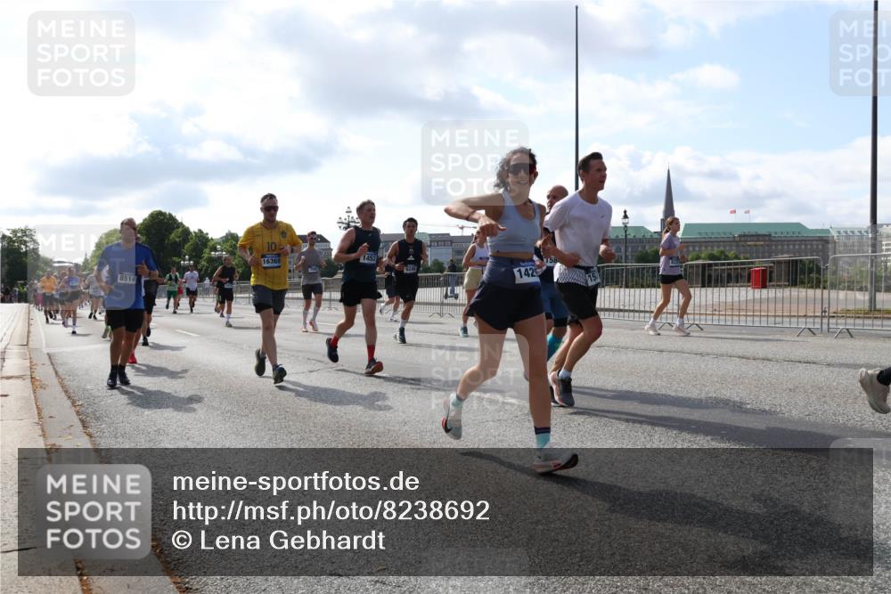 29.06.2025 - hella hamburg halbmarathon Lena Gebhardt http://msf.ph/oto/8238692 29.06.2025 09:56:19 Lombardsbrücke 1061, 1216, 1257, 1267, 1452, 1499, 1502, 1507, 1592, 1628, 1689, 1877, 2058, 2082, 2083, 2250, 2260, 2504, 2771, 2818, 2864, 2953, 2996, 3060, 3256, 3296, 3543, 4065, 4077, 4346, 4557, 4711, 4833, 5116, 5482, 5600, 5607, 5978, 6115, 6134, 6168, 6286, 6511, 6512, 7056, 7100, 7178, 7224, 7332, 7383, 7583, 7943, 8335, 8361, 8514, 8968, 8989, 8996, 9246, 9537, 10596 meine-sportfotos.de