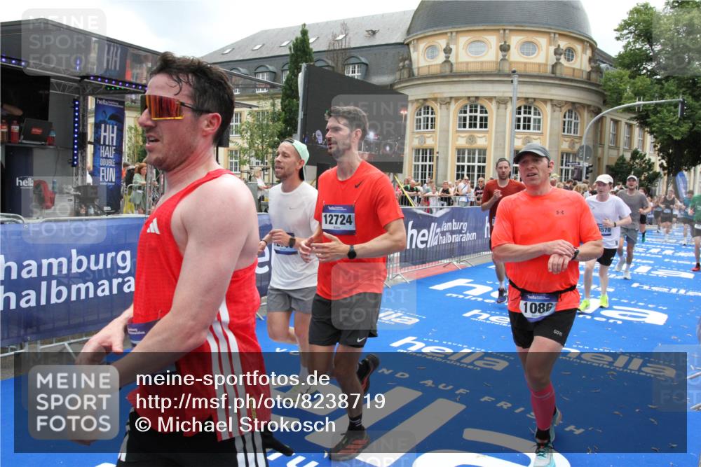 29.06.2025 - hella hamburg halbmarathon Michael Strokosch http://msf.ph/oto/8238719 29.06.2025 10:48:09 Ziel 1086, 1914, 4324, 4601, 4711, 6377, 9544, 9626, 9638, 12706, 12724, 12747, 12808, 13570, 14192, 15973, 16094, 16149, 16269 meine-sportfotos.de