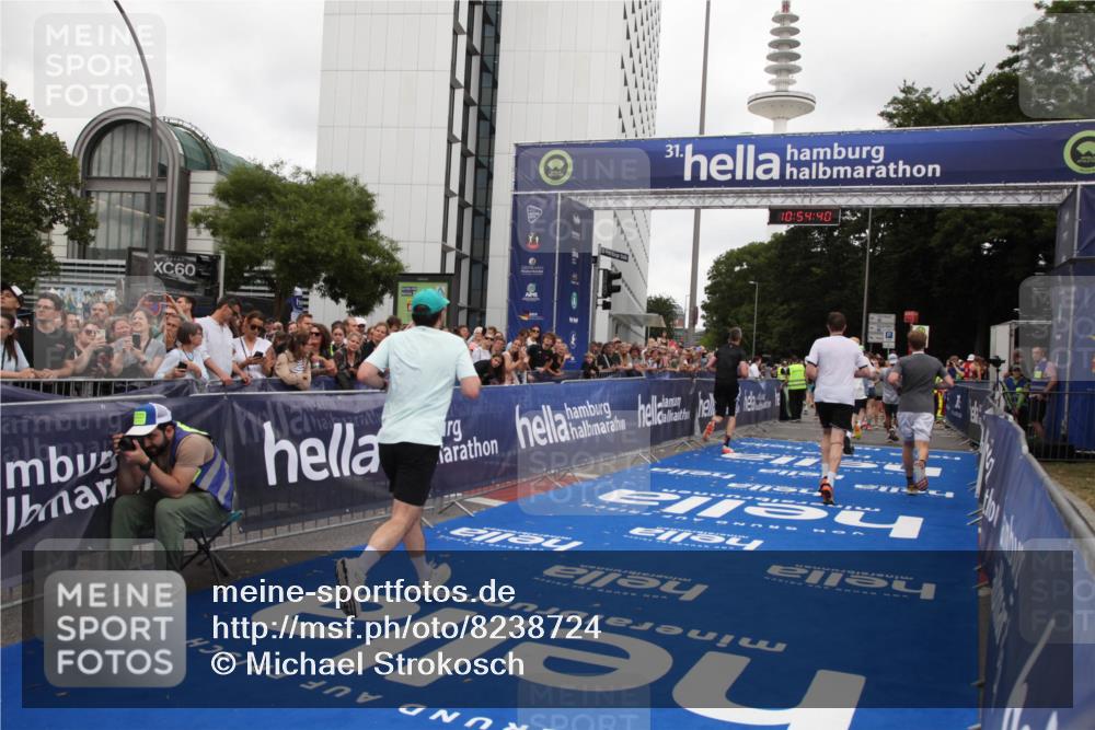 29.06.2025 - hella hamburg halbmarathon Michael Strokosch http://msf.ph/oto/8238724 29.06.2025 10:54:39 Ziel 2474, 3794, 5259, 8798, 9012, 10040, 10368, 10376, 12607, 15146 meine-sportfotos.de
