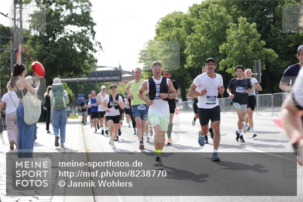 29.06.2025 - hella hamburg halbmarathon Jannik Wohlers http://msf.ph/oto/8238770 29.06.2025 09:53:59 Lombardsbrücke 1171, 1342, 1399, 1549, 2020, 2098, 2188, 2561, 2842, 2889, 3477, 3562, 4017, 4029, 4270, 4816, 5020, 6266, 6630, 6819, 7297, 7709, 8142, 8576, 8698, 8743, 9815, 10057, 10237, 12413, 12549, 12747, 12776, 13123, 13348, 13398, 13707, 13746, 14797, 14804, 15001, 15333, 15422, 15573, 15825, 15981, 16316, 16626, 16627, 17229, 17332, 17461, 17710, 17905, 18380, 18509, 18815, 19038, 19051, 19137 meine-sportfotos.de
