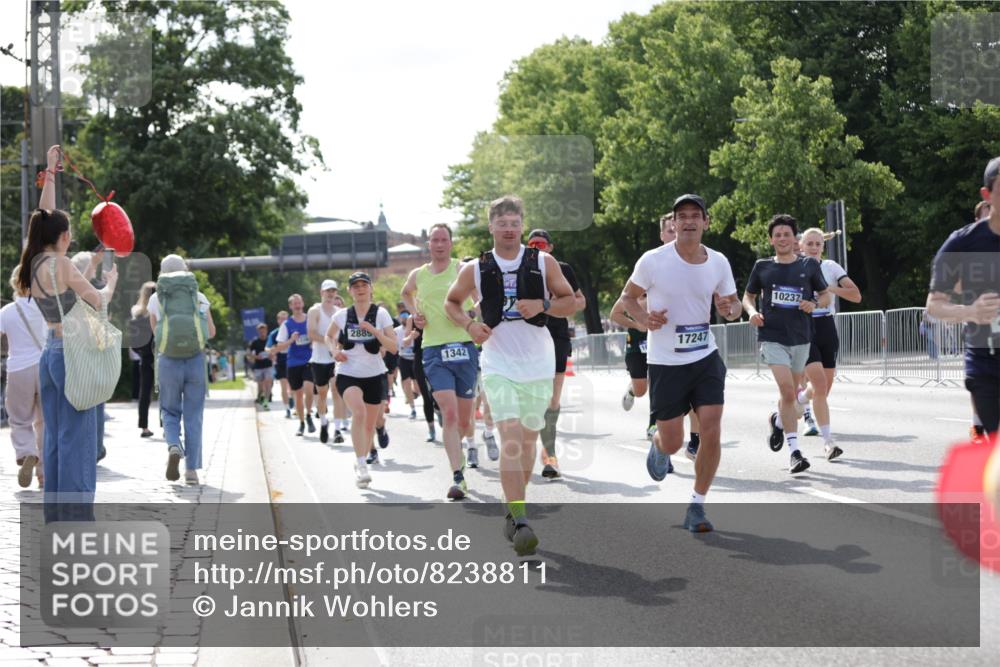 29.06.2025 - hella hamburg halbmarathon Jannik Wohlers http://msf.ph/oto/8238811 29.06.2025 09:53:59 Lombardsbrücke 1171, 1342, 1399, 1549, 2020, 2098, 2188, 2561, 2842, 2889, 3477, 3562, 4017, 4029, 4270, 4816, 5020, 6266, 6630, 6819, 7297, 7709, 8142, 8576, 8698, 8743, 9815, 10057, 10237, 12413, 12549, 12747, 12776, 13123, 13348, 13398, 13707, 13746, 14797, 14804, 15001, 15333, 15422, 15573, 15825, 15981, 16316, 16626, 16627, 17229, 17332, 17461, 17710, 17905, 18380, 18509, 18815, 19038, 19051, 19137 meine-sportfotos.de