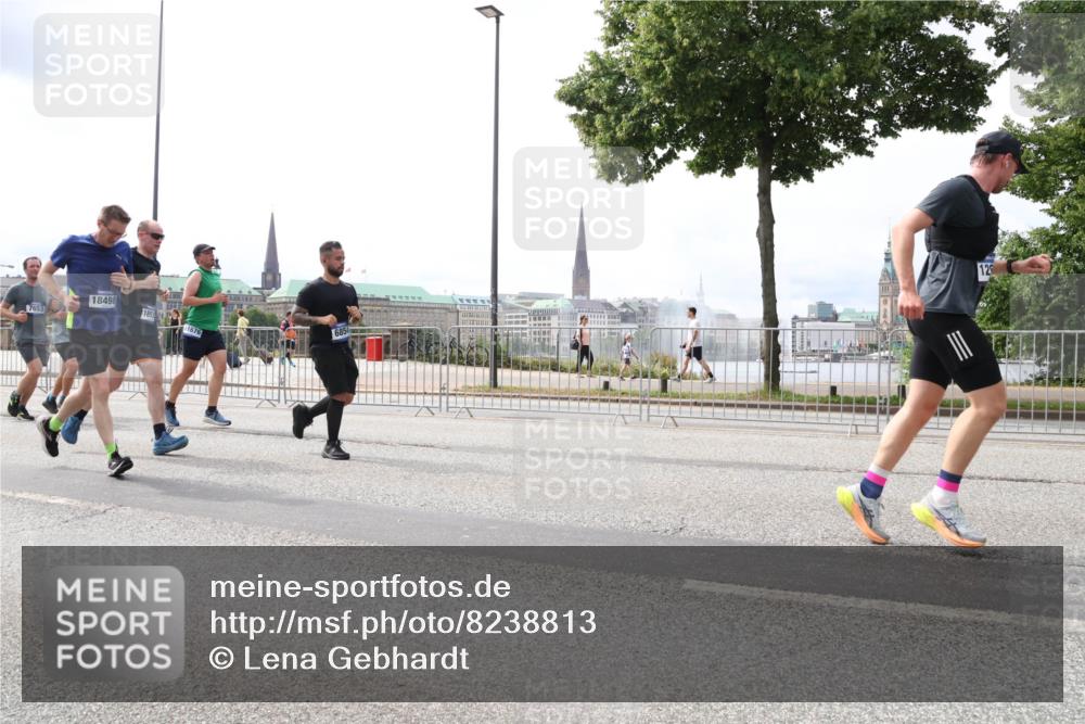 29.06.2025 - hella hamburg halbmarathon Lena Gebhardt http://msf.ph/oto/8238813 29.06.2025 10:33:46 Lombardsbrücke 1189, 1275, 1417, 1705, 1787, 1896, 1995, 2342, 2482, 2526, 2776, 3170, 3264, 3340, 3341, 3345, 3560, 3812, 4164, 4361, 4433, 4445, 4449, 4479, 4696, 4807, 4942, 5075, 5096, 5141, 5557, 5561, 5566, 5569, 5584, 5691, 5821, 5822, 5887, 6109, 6364, 6515, 6516, 6854, 6956, 6999, 7027, 7565, 7653, 7705, 8021, 8157, 8202, 8282, 8375, 8377, 8383, 8401, 8891, 9094, 9234, 9258, 9438, 9591, 9592, 9750, 9780, 9799, 9875, 9995, 10007, 10071, 10561, 11811 meine-sportfotos.de