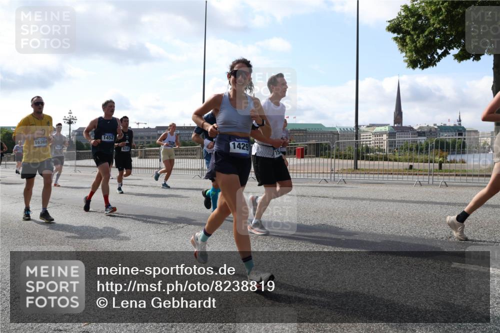 29.06.2025 - hella hamburg halbmarathon Lena Gebhardt http://msf.ph/oto/8238819 29.06.2025 09:56:20 Lombardsbrücke 1061, 1216, 1257, 1452, 1499, 1502, 1507, 1592, 1628, 1689, 1877, 2058, 2082, 2083, 2250, 2260, 2504, 2771, 2818, 2864, 2953, 2996, 3060, 3256, 3296, 3543, 4065, 4077, 4346, 4404, 4557, 4711, 4833, 5116, 5482, 5600, 5607, 5978, 6115, 6134, 6168, 6286, 6511, 6512, 7056, 7100, 7178, 7224, 7332, 7383, 7475, 7583, 7943, 8335, 8361, 8514, 8968, 8989, 8996, 9246, 9537, 10596 meine-sportfotos.de