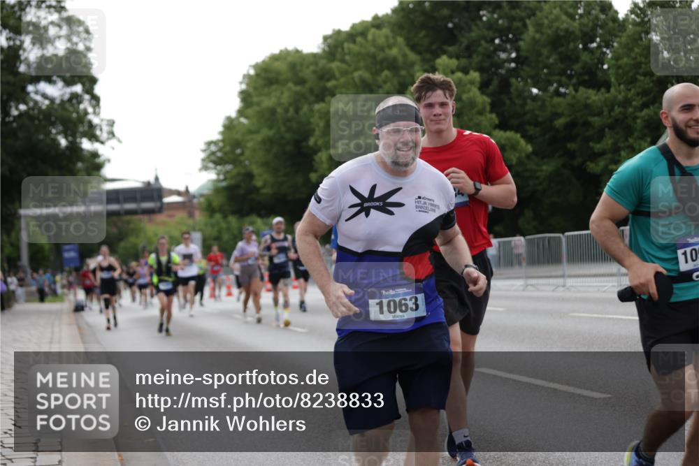 29.06.2025 - hella hamburg halbmarathon Jannik Wohlers http://msf.ph/oto/8238833 29.06.2025 10:29:15 Lombardsbrücke 1063, 1661, 3524, 4349, 4395, 5350, 6285, 7517, 7832, 9937, 10322, 10996, 11249, 11269, 11376, 11444, 11634, 12086, 12216, 12227, 13382, 13810, 15266, 16306, 16659, 16662, 17496, 17945, 18385 meine-sportfotos.de