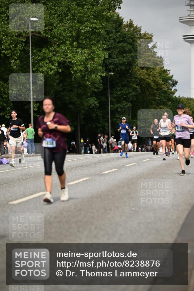 29.06.2025 - hella hamburg halbmarathon Dr. Thomas Lammeyer http://msf.ph/oto/8238876 29.06.2025 10:13:53 Kennedybrücke 1483, 1573, 1838, 3921, 5511, 7042, 7333, 7636, 7685, 8090, 8219, 8890, 9366, 9434, 9674, 9781, 9816, 10036, 10943, 11027, 11180 meine-sportfotos.de