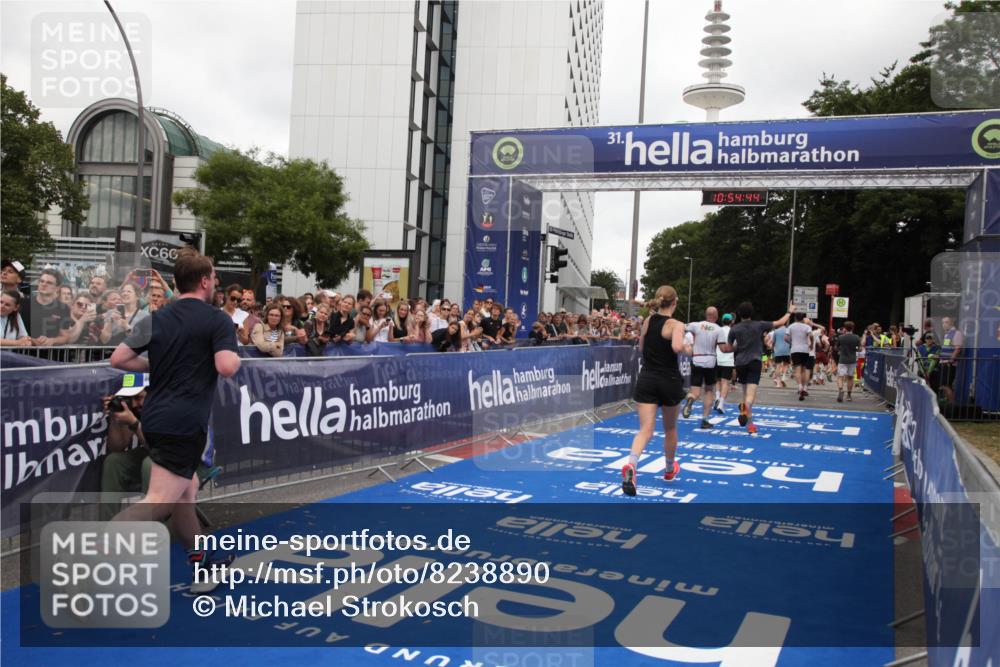 29.06.2025 - hella hamburg halbmarathon Michael Strokosch http://msf.ph/oto/8238890 29.06.2025 10:54:43 Ziel 1125, 1496, 3310, 5259, 7478, 8449, 9012, 10040, 10368, 10376, 12489, 14239, 15389, 15408, 15584, 17231, 17765, 19000 meine-sportfotos.de