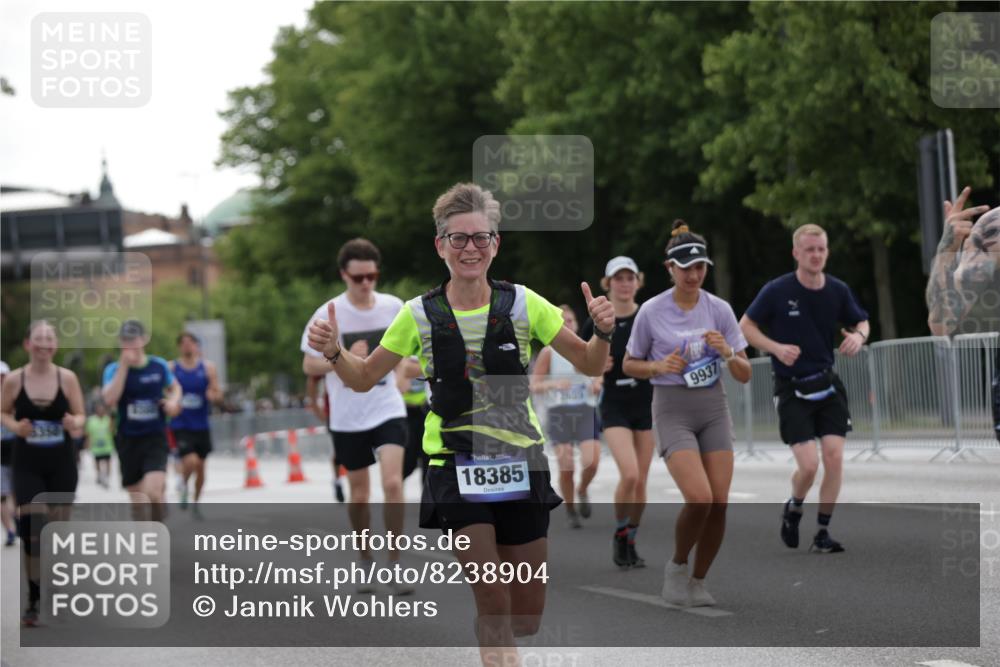 29.06.2025 - hella hamburg halbmarathon Jannik Wohlers http://msf.ph/oto/8238904 29.06.2025 10:29:19 Lombardsbrücke 1063, 1661, 1694, 2302, 2699, 3524, 4395, 4580, 5350, 7517, 7832, 8388, 9095, 9937, 10996, 11249, 11269, 11376, 11444, 11634, 12086, 12216, 12227, 13810, 15266, 16306, 17945, 18385 meine-sportfotos.de