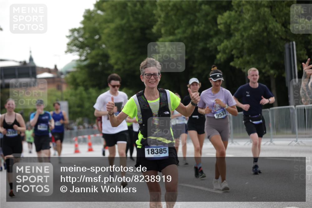 29.06.2025 - hella hamburg halbmarathon Jannik Wohlers http://msf.ph/oto/8238919 29.06.2025 10:29:19 Lombardsbrücke 1063, 1661, 1694, 2302, 2699, 3524, 4395, 4580, 5350, 7517, 7832, 8388, 9095, 9937, 10996, 11249, 11269, 11376, 11444, 11634, 12086, 12216, 12227, 13810, 15266, 16306, 17945, 18385 meine-sportfotos.de