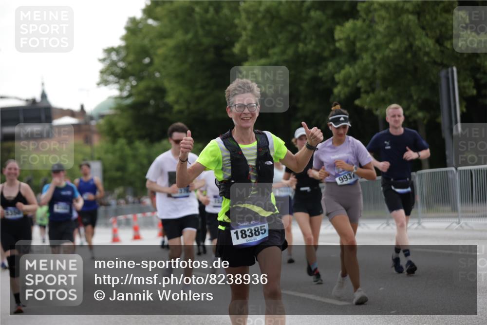 29.06.2025 - hella hamburg halbmarathon Jannik Wohlers http://msf.ph/oto/8238936 29.06.2025 10:29:19 Lombardsbrücke 1063, 1661, 1694, 2302, 2699, 3524, 4395, 4580, 5350, 7517, 7832, 8388, 9095, 9937, 10996, 11249, 11269, 11376, 11444, 11634, 12086, 12216, 12227, 13810, 15266, 16306, 17945, 18385 meine-sportfotos.de