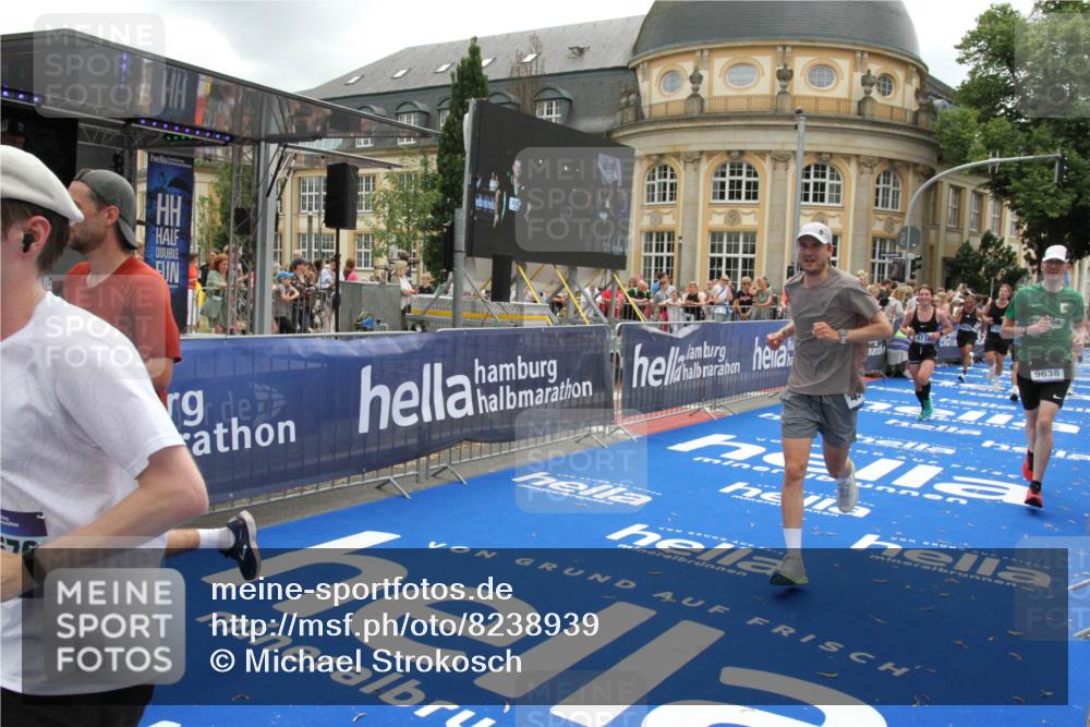 29.06.2025 - hella hamburg halbmarathon Michael Strokosch http://msf.ph/oto/8238939 29.06.2025 10:48:11 Ziel 1086, 1914, 4324, 4711, 9544, 9626, 9638, 12685, 12706, 12724, 12747, 13570, 14192, 14814, 15590, 15973, 15981, 16094, 16149, 16269 meine-sportfotos.de