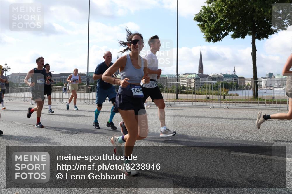 29.06.2025 - hella hamburg halbmarathon Lena Gebhardt http://msf.ph/oto/8238946 29.06.2025 09:56:20 Lombardsbrücke 1061, 1216, 1257, 1452, 1499, 1502, 1507, 1592, 1628, 1689, 1877, 2058, 2082, 2083, 2250, 2260, 2504, 2771, 2818, 2864, 2953, 2996, 3060, 3256, 3296, 3543, 4065, 4077, 4346, 4404, 4557, 4711, 4833, 5116, 5482, 5600, 5607, 5978, 6115, 6134, 6168, 6286, 6511, 6512, 7056, 7100, 7178, 7224, 7332, 7383, 7475, 7583, 7943, 8335, 8361, 8514, 8968, 8989, 8996, 9246, 9537, 10596 meine-sportfotos.de