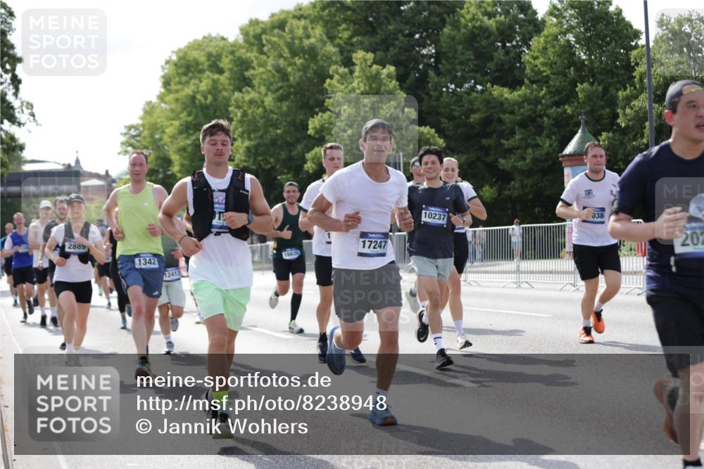 29.06.2025 - hella hamburg halbmarathon Jannik Wohlers http://msf.ph/oto/8238948 29.06.2025 09:54:00 Lombardsbrücke 1171, 1342, 1399, 1549, 2020, 2098, 2188, 2470, 2561, 2842, 2889, 3477, 3562, 4017, 4029, 4270, 4816, 5020, 5706, 6266, 6630, 6819, 7274, 7297, 7709, 8142, 8374, 8576, 8698, 8743, 9815, 10057, 10237, 11422, 12413, 12549, 12747, 12776, 13123, 13348, 13398, 13707, 13746, 14797, 14804, 14911, 15001, 15333, 15422, 15573, 15825, 15981, 16316, 16626, 16627, 17229, 17332, 17461, 17710, 17905, 18380, 18509, 18815, 19038, 19051, 19137 meine-sportfotos.de