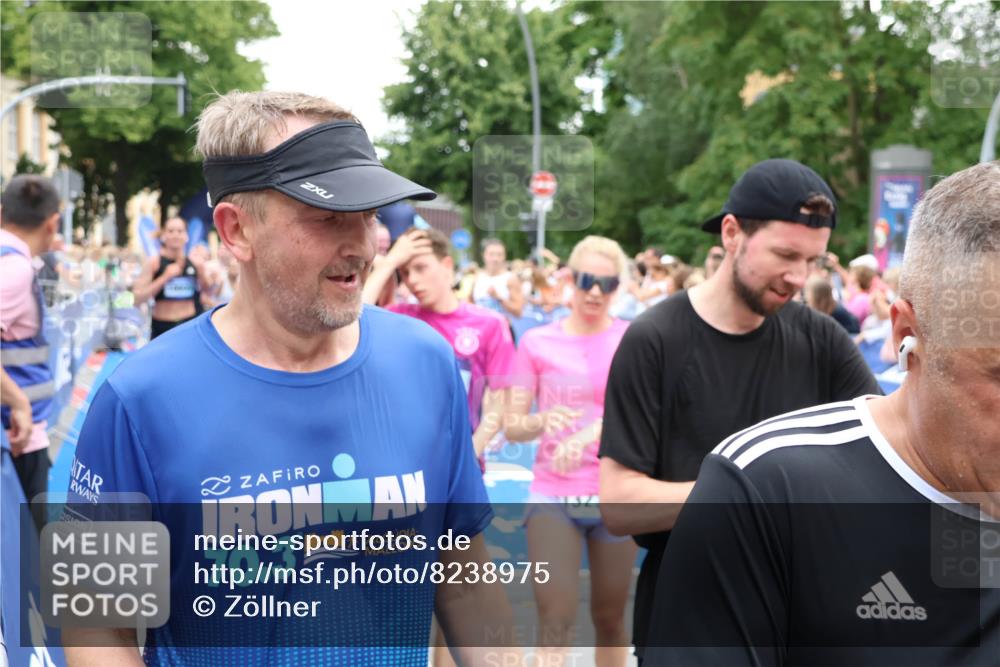 29.06.2025 - hella hamburg halbmarathon Zöllner http://msf.ph/oto/8238975 29.06.2025 10:55:35 Ziel 2252, 3037, 4951, 5319, 6591, 8573, 11554, 11568, 12196, 12544, 12584, 13267, 14036, 14592, 16110, 16213, 16334, 16609, 17615 meine-sportfotos.de