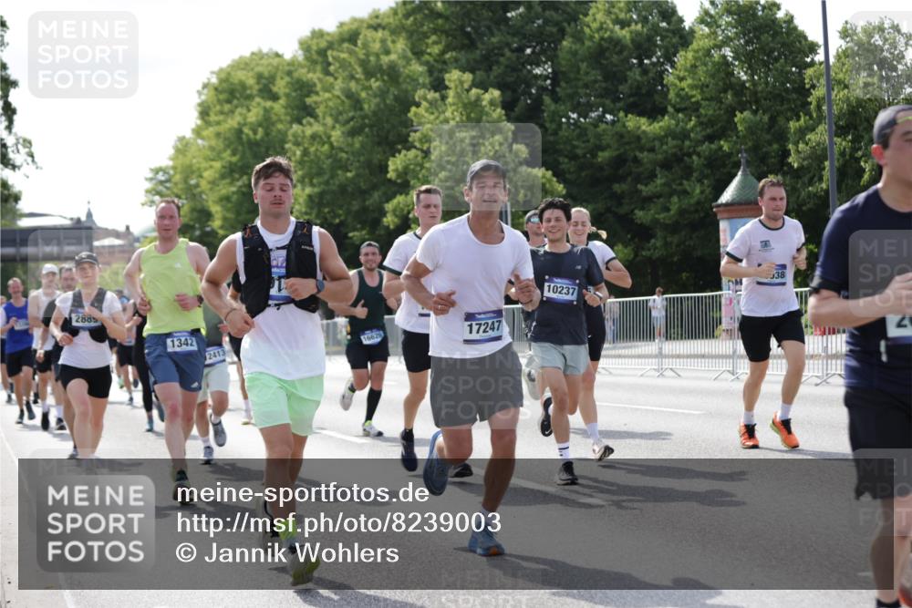 29.06.2025 - hella hamburg halbmarathon Jannik Wohlers http://msf.ph/oto/8239003 29.06.2025 09:54:00 Lombardsbrücke 1171, 1342, 1399, 1549, 2020, 2098, 2188, 2470, 2561, 2842, 2889, 3477, 3562, 4017, 4029, 4270, 4816, 5020, 5706, 6266, 6630, 6819, 7274, 7297, 7709, 8142, 8374, 8576, 8698, 8743, 9815, 10057, 10237, 11422, 12413, 12549, 12747, 12776, 13123, 13348, 13398, 13707, 13746, 14797, 14804, 14911, 15001, 15333, 15422, 15573, 15825, 15981, 16316, 16626, 16627, 17229, 17332, 17461, 17710, 17905, 18380, 18509, 18815, 19038, 19051, 19137 meine-sportfotos.de