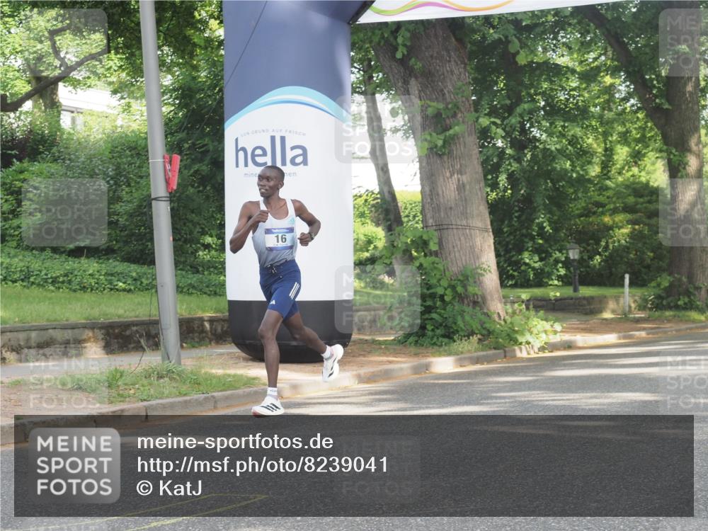 29.06.2025 - hella hamburg halbmarathon KatJ http://msf.ph/oto/8239041 29.06.2025 09:55:27 Zwischen KM18-KM19 9, 16, 23 meine-sportfotos.de