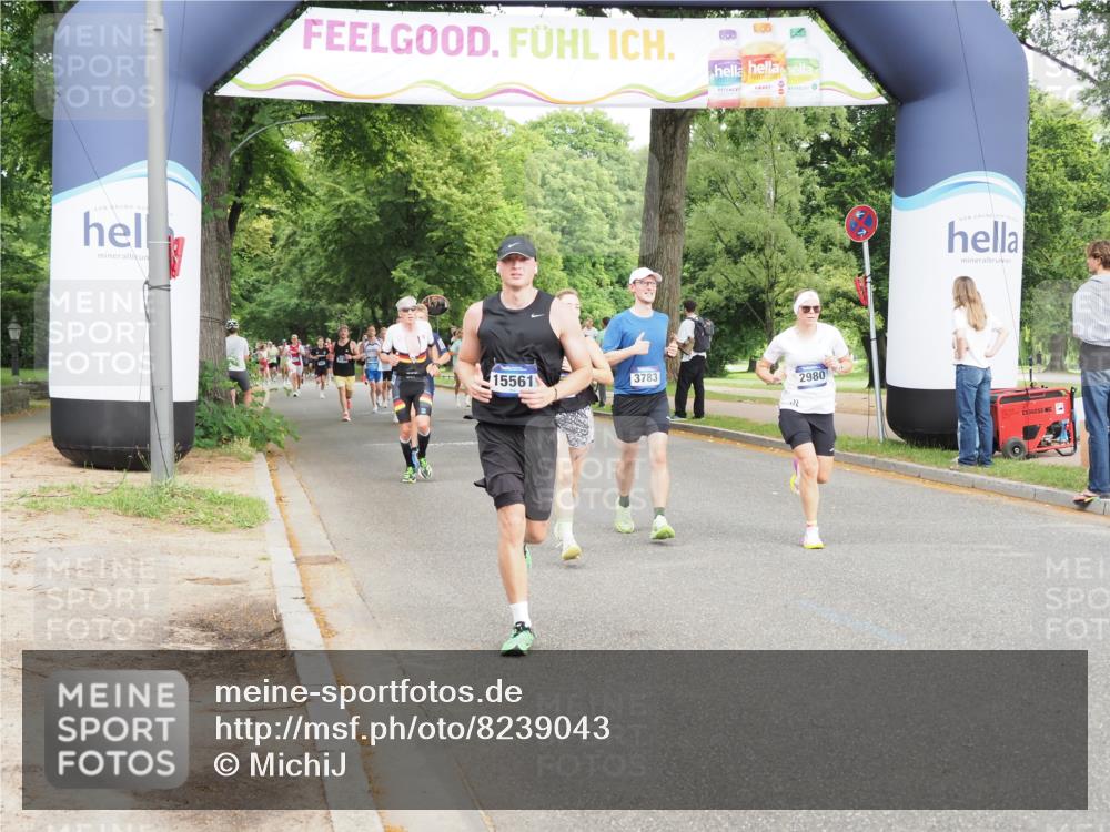 29.06.2025 - hella hamburg halbmarathon MichiJ http://msf.ph/oto/8239043 29.06.2025 10:27:28 Zwischen KM18-KM19 2980, 3431, 3783, 7981, 9403, 11049, 11281, 13514, 14905, 15372, 15561, 17623, 18723, 18761, 19004, 19151 meine-sportfotos.de