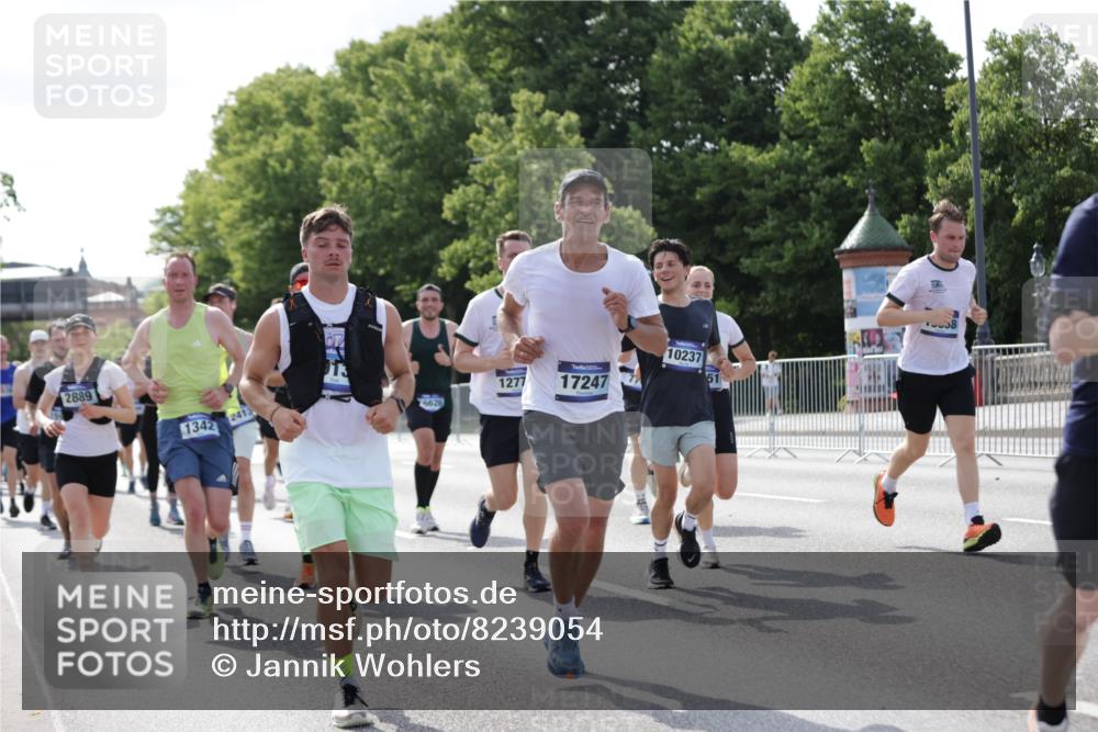 29.06.2025 - hella hamburg halbmarathon Jannik Wohlers http://msf.ph/oto/8239054 29.06.2025 09:54:00 Lombardsbrücke 1171, 1342, 1399, 1549, 2020, 2098, 2188, 2470, 2561, 2842, 2889, 3477, 3562, 4017, 4029, 4270, 4816, 5020, 5706, 6266, 6630, 6819, 7274, 7297, 7709, 8142, 8374, 8576, 8698, 8743, 9815, 10057, 10237, 11422, 12413, 12549, 12747, 12776, 13123, 13348, 13398, 13707, 13746, 14797, 14804, 14911, 15001, 15333, 15422, 15573, 15825, 15981, 16316, 16626, 16627, 17229, 17332, 17461, 17710, 17905, 18380, 18509, 18815, 19038, 19051, 19137 meine-sportfotos.de