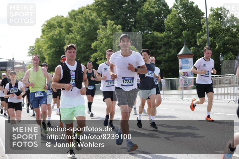 29.06.2025 - hella hamburg halbmarathon Jannik Wohlers http://msf.ph/oto/8239100 29.06.2025 09:54:00 Lombardsbrücke 1171, 1342, 1399, 1549, 2020, 2098, 2188, 2470, 2561, 2842, 2889, 3477, 3562, 4017, 4029, 4270, 4816, 5020, 5706, 6266, 6630, 6819, 7274, 7297, 7709, 8142, 8374, 8576, 8698, 8743, 9815, 10057, 10237, 11422, 12413, 12549, 12747, 12776, 13123, 13348, 13398, 13707, 13746, 14797, 14804, 14911, 15001, 15333, 15422, 15573, 15825, 15981, 16316, 16626, 16627, 17229, 17332, 17461, 17710, 17905, 18380, 18509, 18815, 19038, 19051, 19137 meine-sportfotos.de