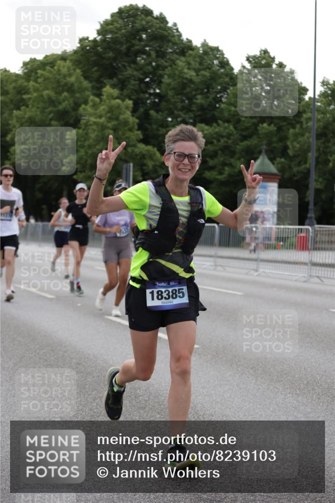 29.06.2025 - hella hamburg halbmarathon Jannik Wohlers http://msf.ph/oto/8239103 29.06.2025 10:29:21 Lombardsbrücke 1063, 1694, 2302, 2699, 3524, 4395, 4580, 5350, 7517, 7832, 8388, 9095, 9937, 10996, 11269, 11376, 11444, 11634, 12216, 12227, 12305, 13031, 13810, 15266, 16306, 17945, 18385 meine-sportfotos.de