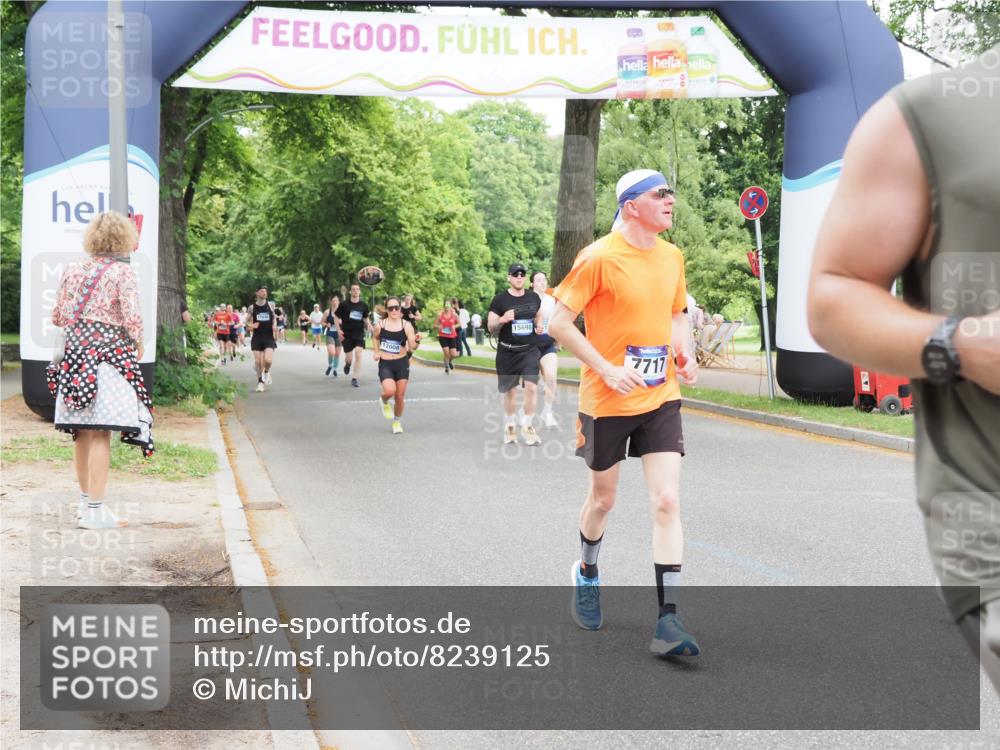 29.06.2025 - hella hamburg halbmarathon MichiJ http://msf.ph/oto/8239125 29.06.2025 10:50:21 Zwischen KM18-KM19 2424, 3919, 7290, 7453, 7717, 12008, 14493, 15532, 15698, 16594, 17441, 18321 meine-sportfotos.de