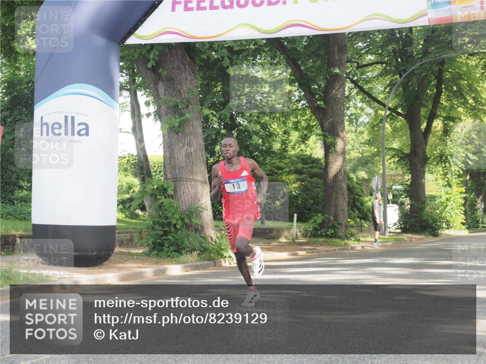 29.06.2025 - hella hamburg halbmarathon KatJ http://msf.ph/oto/8239129 29.06.2025 09:55:46 Zwischen KM18-KM19 13 meine-sportfotos.de