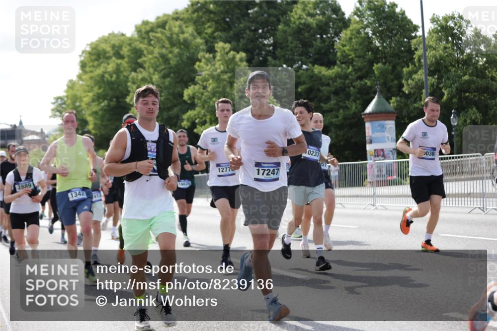 29.06.2025 - hella hamburg halbmarathon Jannik Wohlers http://msf.ph/oto/8239136 29.06.2025 09:54:00 Lombardsbrücke 1171, 1342, 1399, 1549, 2020, 2098, 2188, 2470, 2561, 2842, 2889, 3477, 3562, 4017, 4029, 4270, 4816, 5020, 5706, 6266, 6630, 6819, 7274, 7297, 7709, 8142, 8374, 8576, 8698, 8743, 9815, 10057, 10237, 11422, 12413, 12549, 12747, 12776, 13123, 13348, 13398, 13707, 13746, 14797, 14804, 14911, 15001, 15333, 15422, 15573, 15825, 15981, 16316, 16626, 16627, 17229, 17332, 17461, 17710, 17905, 18380, 18509, 18815, 19038, 19051, 19137 meine-sportfotos.de