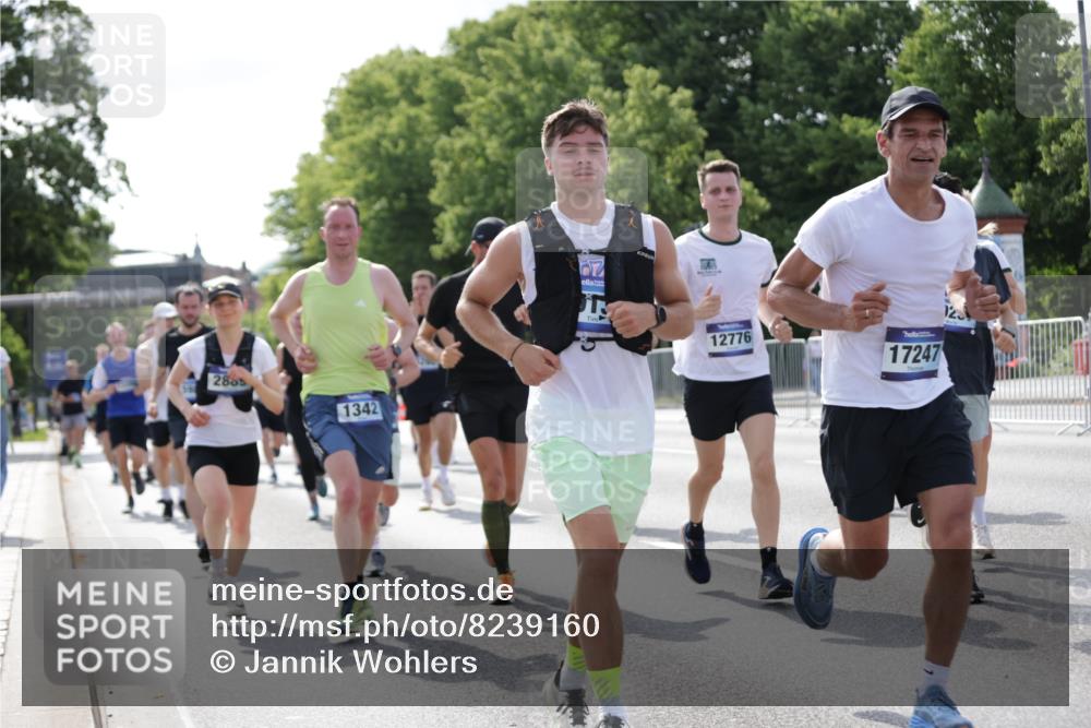 29.06.2025 - hella hamburg halbmarathon Jannik Wohlers http://msf.ph/oto/8239160 29.06.2025 09:54:00 Lombardsbrücke 1171, 1342, 1399, 1549, 2020, 2098, 2188, 2470, 2561, 2842, 2889, 3477, 3562, 4017, 4029, 4270, 4816, 5020, 5706, 6266, 6630, 6819, 7274, 7297, 7709, 8142, 8374, 8576, 8698, 8743, 9815, 10057, 10237, 11422, 12413, 12549, 12747, 12776, 13123, 13348, 13398, 13707, 13746, 14797, 14804, 14911, 15001, 15333, 15422, 15573, 15825, 15981, 16316, 16626, 16627, 17229, 17332, 17461, 17710, 17905, 18380, 18509, 18815, 19038, 19051, 19137 meine-sportfotos.de