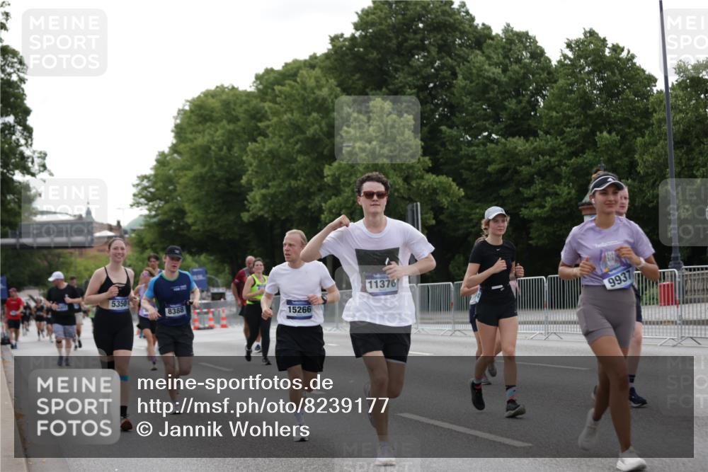 29.06.2025 - hella hamburg halbmarathon Jannik Wohlers http://msf.ph/oto/8239177 29.06.2025 10:29:23 Lombardsbrücke 1063, 1694, 2302, 2699, 3524, 4395, 4580, 5350, 7832, 8388, 8941, 9095, 9937, 11269, 11376, 11444, 11634, 12216, 12227, 12305, 13031, 13810, 15266, 16306, 17529, 17945, 18385 meine-sportfotos.de