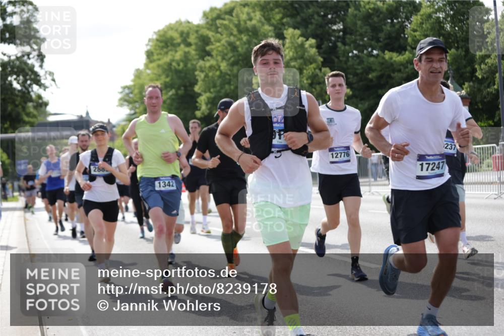 29.06.2025 - hella hamburg halbmarathon Jannik Wohlers http://msf.ph/oto/8239178 29.06.2025 09:54:01 Lombardsbrücke 1171, 1342, 1399, 1549, 2020, 2098, 2188, 2442, 2470, 2561, 2842, 2889, 3477, 3562, 4017, 4029, 4816, 5020, 5706, 6266, 6630, 6819, 7274, 7297, 7709, 8142, 8374, 8576, 8698, 9815, 10057, 10237, 11422, 12413, 12549, 12747, 12776, 13123, 13348, 13398, 13630, 13707, 13746, 14797, 14804, 14911, 15001, 15422, 15573, 15825, 15981, 16316, 16626, 17229, 17332, 17461, 17710, 17753, 17905, 18380, 18509, 18942, 19038, 19051, 19137 meine-sportfotos.de