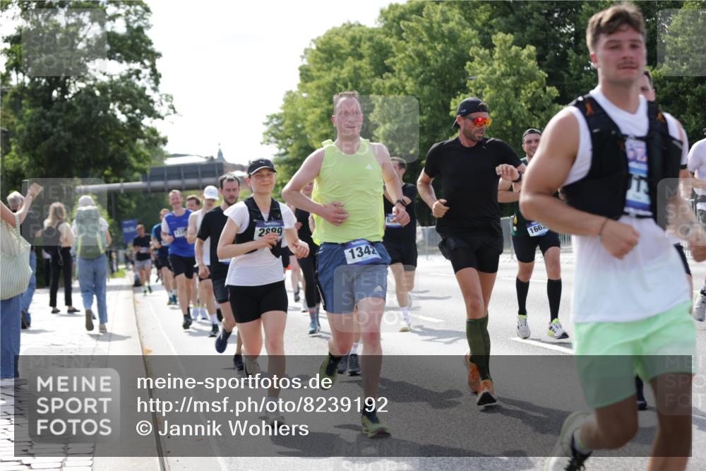 29.06.2025 - hella hamburg halbmarathon Jannik Wohlers http://msf.ph/oto/8239192 29.06.2025 09:54:01 Lombardsbrücke 1171, 1342, 1399, 1549, 2020, 2098, 2188, 2442, 2470, 2561, 2842, 2889, 3477, 3562, 4017, 4029, 4816, 5020, 5706, 6266, 6630, 6819, 7274, 7297, 7709, 8142, 8374, 8576, 8698, 9815, 10057, 10237, 11422, 12413, 12549, 12747, 12776, 13123, 13348, 13398, 13630, 13707, 13746, 14797, 14804, 14911, 15001, 15422, 15573, 15825, 15981, 16316, 16626, 17229, 17332, 17461, 17710, 17753, 17905, 18380, 18509, 18942, 19038, 19051, 19137 meine-sportfotos.de