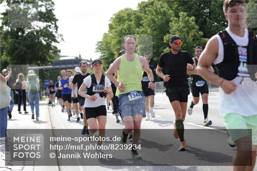 29.06.2025 - hella hamburg halbmarathon Jannik Wohlers http://msf.ph/oto/8239234 29.06.2025 09:54:01 Lombardsbrücke 1171, 1342, 1399, 1549, 2020, 2098, 2188, 2442, 2470, 2561, 2842, 2889, 3477, 3562, 4017, 4029, 4816, 5020, 5706, 6266, 6630, 6819, 7274, 7297, 7709, 8142, 8374, 8576, 8698, 9815, 10057, 10237, 11422, 12413, 12549, 12747, 12776, 13123, 13348, 13398, 13630, 13707, 13746, 14797, 14804, 14911, 15001, 15422, 15573, 15825, 15981, 16316, 16626, 17229, 17332, 17461, 17710, 17753, 17905, 18380, 18509, 18942, 19038, 19051, 19137 meine-sportfotos.de