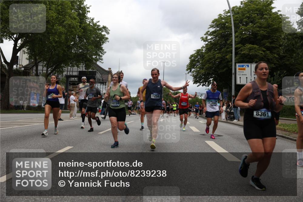29.06.2025 - hella hamburg halbmarathon Yannick Fuchs http://msf.ph/oto/8239238 29.06.2025 10:47:17 20KM 1061, 1258, 1499, 1706, 1783, 2074, 2082, 2099, 2346, 2910, 3059, 3208, 3209, 3334, 4065, 4419, 4635, 4770, 5077, 5907, 6198, 6628, 6877, 7177, 7509, 7864, 8273, 8361, 8390, 8651, 9065, 9142, 9163, 9537, 10549, 10724, 10891, 10895, 11588, 11589, 11604, 11689, 11992, 12155, 12413, 12490, 12875, 12910, 13289, 13997, 14323, 15061, 15126, 15179, 15430, 15497, 15681, 16467, 16538, 16986, 18134, 18590, 18720, 18901, 19244 meine-sportfotos.de