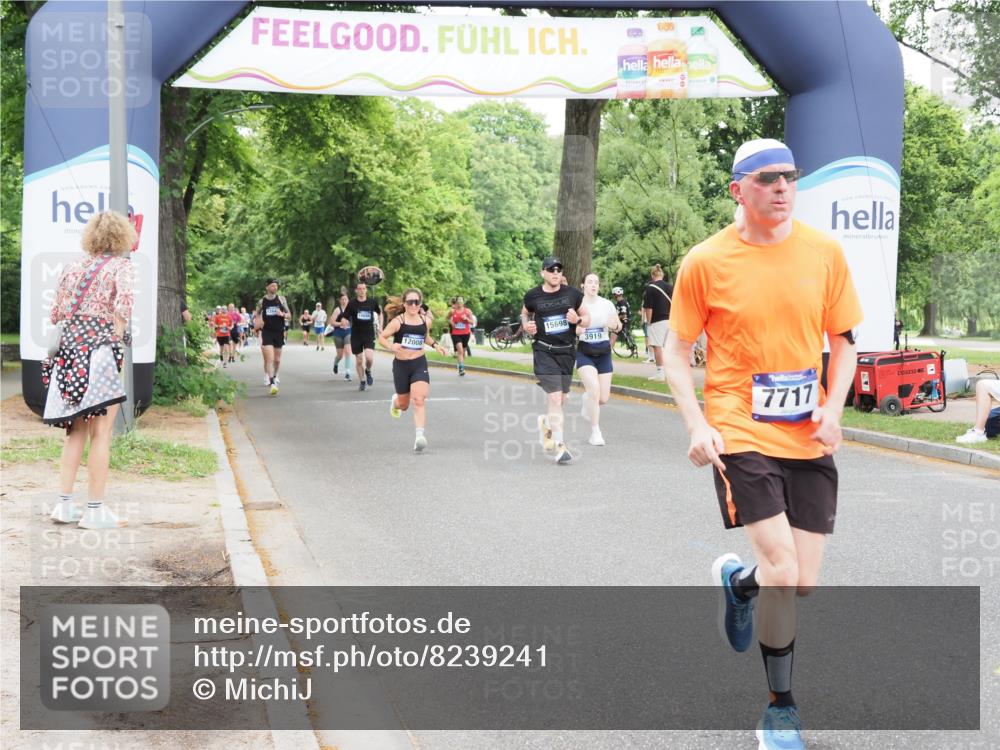 29.06.2025 - hella hamburg halbmarathon MichiJ http://msf.ph/oto/8239241 29.06.2025 10:50:21 Zwischen KM18-KM19 2424, 3919, 7290, 7453, 7717, 12008, 14493, 15532, 15698, 16594, 17441, 18321 meine-sportfotos.de