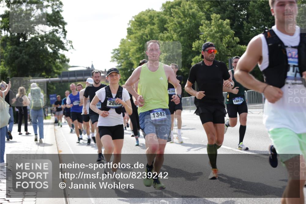 29.06.2025 - hella hamburg halbmarathon Jannik Wohlers http://msf.ph/oto/8239242 29.06.2025 09:54:01 Lombardsbrücke 1171, 1342, 1399, 1549, 2020, 2098, 2188, 2442, 2470, 2561, 2842, 2889, 3477, 3562, 4017, 4029, 4816, 5020, 5706, 6266, 6630, 6819, 7274, 7297, 7709, 8142, 8374, 8576, 8698, 9815, 10057, 10237, 11422, 12413, 12549, 12747, 12776, 13123, 13348, 13398, 13630, 13707, 13746, 14797, 14804, 14911, 15001, 15422, 15573, 15825, 15981, 16316, 16626, 17229, 17332, 17461, 17710, 17753, 17905, 18380, 18509, 18942, 19038, 19051, 19137 meine-sportfotos.de