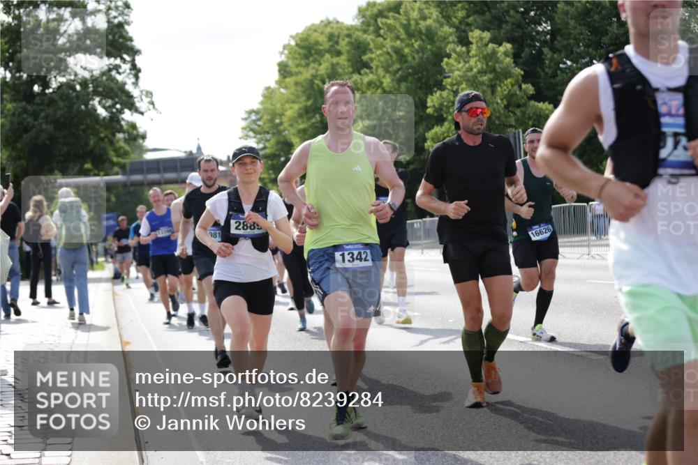 29.06.2025 - hella hamburg halbmarathon Jannik Wohlers http://msf.ph/oto/8239284 29.06.2025 09:54:01 Lombardsbrücke 1171, 1342, 1399, 1549, 2020, 2098, 2188, 2442, 2470, 2561, 2842, 2889, 3477, 3562, 4017, 4029, 4816, 5020, 5706, 6266, 6630, 6819, 7274, 7297, 7709, 8142, 8374, 8576, 8698, 9815, 10057, 10237, 11422, 12413, 12549, 12747, 12776, 13123, 13348, 13398, 13630, 13707, 13746, 14797, 14804, 14911, 15001, 15422, 15573, 15825, 15981, 16316, 16626, 17229, 17332, 17461, 17710, 17753, 17905, 18380, 18509, 18942, 19038, 19051, 19137 meine-sportfotos.de